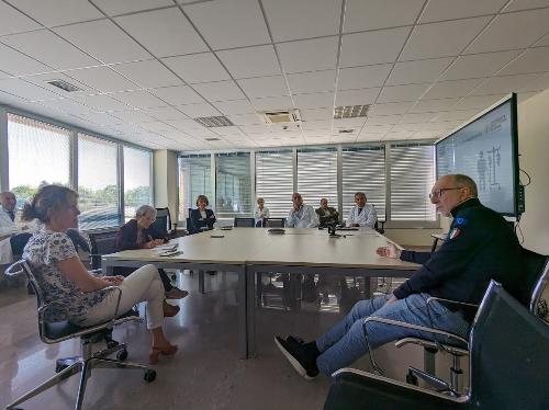 L'assessore Riccardi durante una visita al Cro di Aviano	